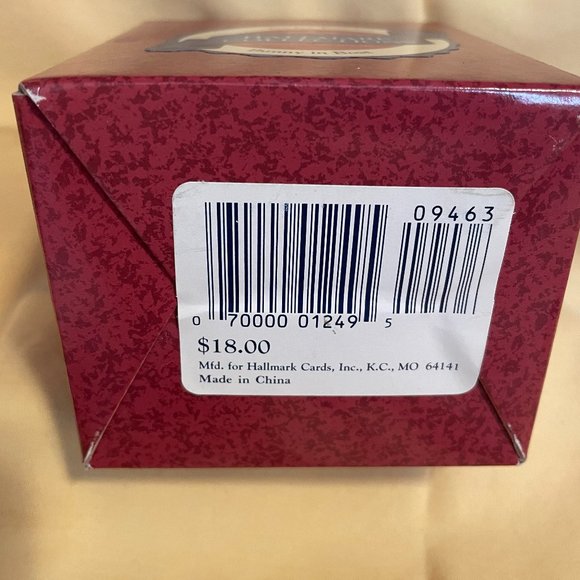 Have a Nice and Breezy Day - Bunny in Boat Tender Touch Hallmark Figurine. - Picture 5 of 5